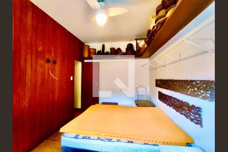 Casa à venda com 600m², 6 quartos e 2 vagas Casa à venda com 600m², 6 quartos e 2 vagasQuarto 4