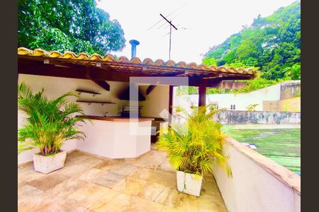 Casa à venda com 600m², 6 quartos e 2 vagas Casa à venda com 600m², 6 quartos e 2 vagasÁrea de churrasqueira