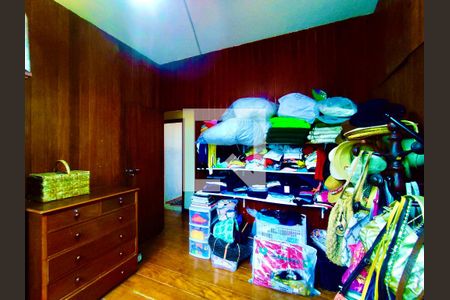 Casa à venda com 600m², 6 quartos e 2 vagas Casa à venda com 600m², 6 quartos e 2 vagasQuarto 3