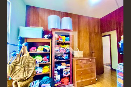 Casa à venda com 600m², 6 quartos e 2 vagas Casa à venda com 600m², 6 quartos e 2 vagasQuarto 3