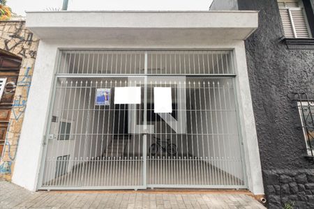 Casa à venda com 150m², 3 quartos e 2 vagas Casa à venda com 150m², 3 quartos e 2 vagasFachada