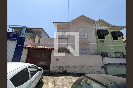 Casa para alugar com 216m², 4 quartos e 2 vagasFachada