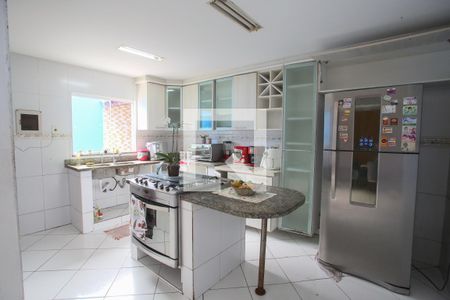 Casa de condomínio à venda com 300m², 3 quartos e 3 vagas Casa de condomínio à venda com 300m², 3 quartos e 3 vagasCozinha