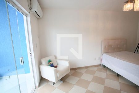 Casa de condomínio à venda com 300m², 3 quartos e 3 vagas Casa de condomínio à venda com 300m², 3 quartos e 3 vagasQuarto Suíte 2