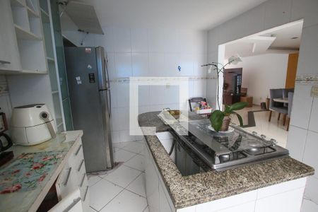 Casa de condomínio à venda com 300m², 3 quartos e 3 vagas Casa de condomínio à venda com 300m², 3 quartos e 3 vagasCozinha