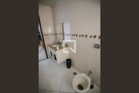 Casa de condomínio à venda com 300m², 3 quartos e 3 vagas Casa de condomínio à venda com 300m², 3 quartos e 3 vagasBanheiro da Suíte 1