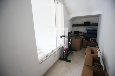 Casa de condomínio à venda com 300m², 3 quartos e 3 vagas Casa de condomínio à venda com 300m², 3 quartos e 3 vagasCloset da Suíte 1