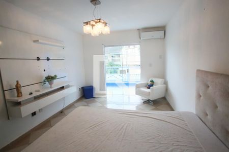 Casa de condomínio à venda com 300m², 3 quartos e 3 vagas Casa de condomínio à venda com 300m², 3 quartos e 3 vagasQuarto Suíte 2