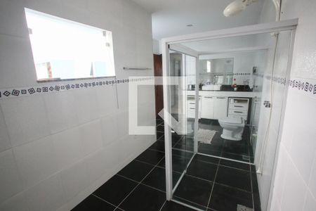 Casa de condomínio à venda com 300m², 3 quartos e 3 vagas Casa de condomínio à venda com 300m², 3 quartos e 3 vagasBanheiro da Suíte 2