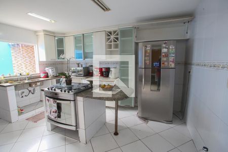 Casa de condomínio à venda com 300m², 3 quartos e 3 vagas Casa de condomínio à venda com 300m², 3 quartos e 3 vagasCozinha