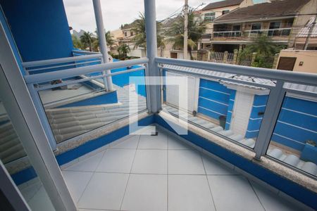 Casa de condomínio à venda com 300m², 3 quartos e 3 vagas Casa de condomínio à venda com 300m², 3 quartos e 3 vagasVaranda da Suíte 2