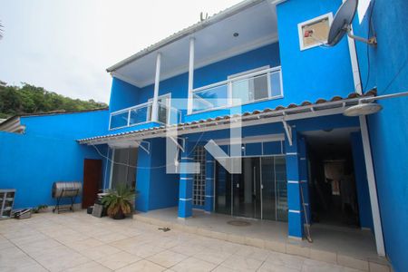 Casa de condomínio à venda com 300m², 3 quartos e 3 vagas Casa de condomínio à venda com 300m², 3 quartos e 3 vagasFrente da casa