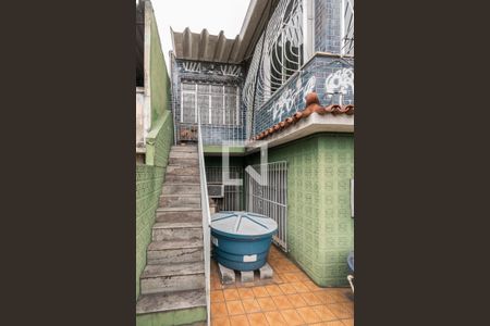 Casa para alugar com 62m², 2 quartos e sem vagaEscada de acesso