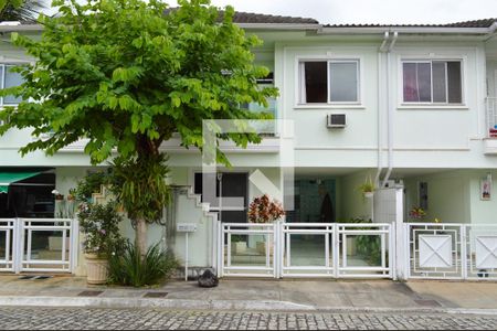 Casa de condomínio à venda com 107m², 3 quartos e 2 vagas Casa de condomínio à venda com 107m², 3 quartos e 2 vagasFachada da Casa