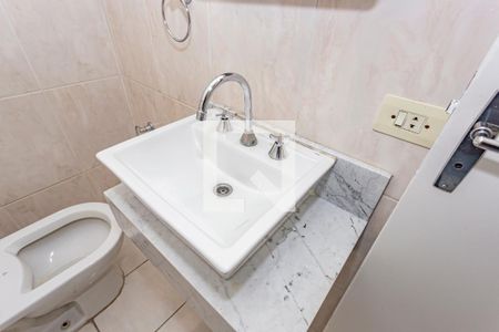 Casa à venda com 180m², 4 quartos e 2 vagasBanheiro 1