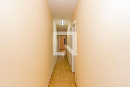 Casa à venda com 180m², 4 quartos e 2 vagasCorredor