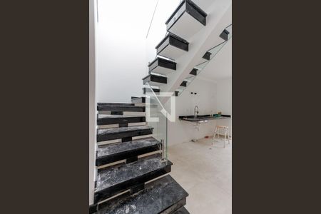 Escada Quartos de casa à venda com 3 quartos, 127m² em Jardim Picolo, São Paulo