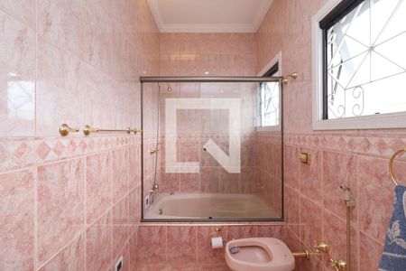 Casa à venda com 180m², 3 quartos e 4 vagasBanheiro da Suíte 2