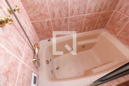 Casa à venda com 180m², 3 quartos e 4 vagasBanheiro da Suíte 2