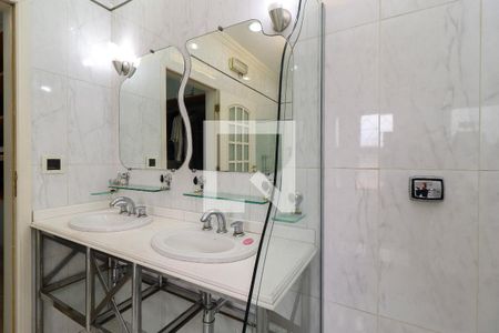 Casa à venda com 180m², 3 quartos e 4 vagasBanheiro da Suíte 1