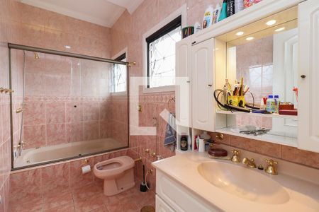 Casa à venda com 180m², 3 quartos e 4 vagasBanheiro da Suíte 2
