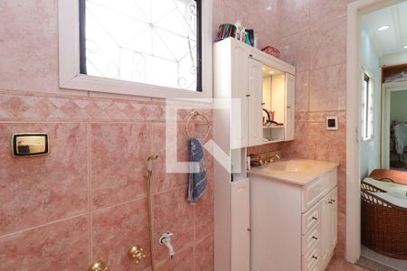 Casa à venda com 180m², 3 quartos e 4 vagasBanheiro da Suíte 2