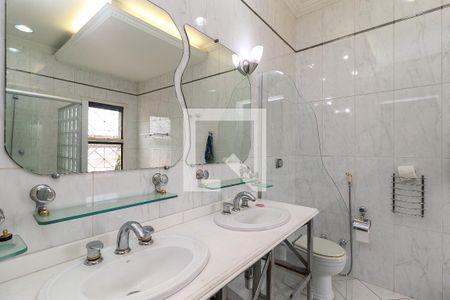 Casa à venda com 180m², 3 quartos e 4 vagasBanheiro da Suíte 1