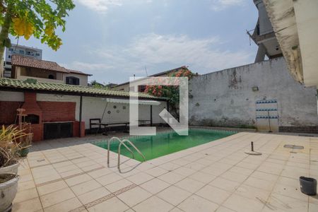 Casa à venda com 200m², 3 quartos e 1 vagaPiscina