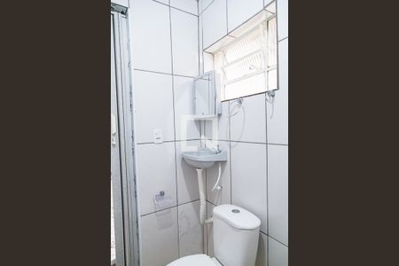 Banheiro de kitnet/studio para alugar com 1 quarto, 26m² em Vila Campestre, São Paulo