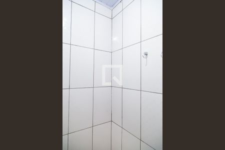 Banheiro de kitnet/studio para alugar com 1 quarto, 26m² em Vila Campestre, São Paulo