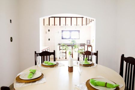 Casa à venda com 360m², 3 quartos e 6 vagas Casa à venda com 360m², 3 quartos e 6 vagasCozinha