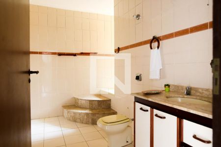 Casa à venda com 360m², 3 quartos e 6 vagas Casa à venda com 360m², 3 quartos e 6 vagasBanheiro