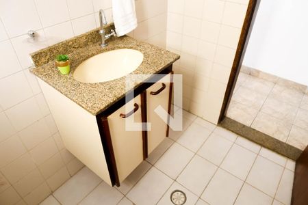 Banheiro de casa à venda com 3 quartos, 360m² em Vila Camilopolis, Santo André