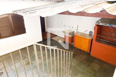 Casa à venda com 360m², 3 quartos e 6 vagas Casa à venda com 360m², 3 quartos e 6 vagasEscada