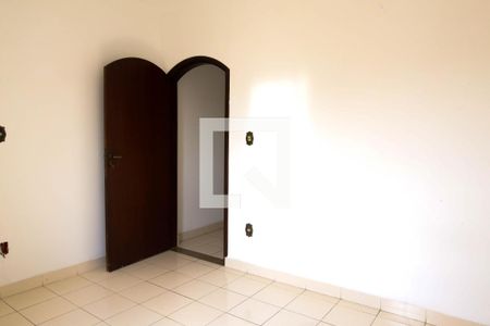 Casa à venda com 360m², 3 quartos e 6 vagas Casa à venda com 360m², 3 quartos e 6 vagasQuarto 2