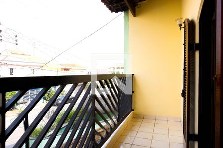 Casa à venda com 360m², 3 quartos e 6 vagas Casa à venda com 360m², 3 quartos e 6 vagasSacada