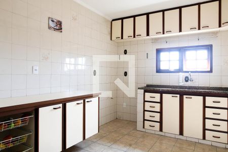 Casa à venda com 360m², 3 quartos e 6 vagas Casa à venda com 360m², 3 quartos e 6 vagasCozinha