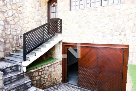 Casa à venda com 360m², 3 quartos e 6 vagas Casa à venda com 360m², 3 quartos e 6 vagasEntrada