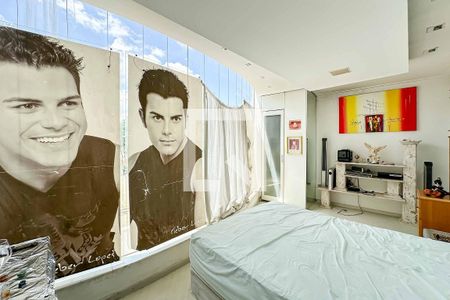 Suíte de casa à venda com 8 quartos, 700m² em Jardim Sao Bento, São Paulo