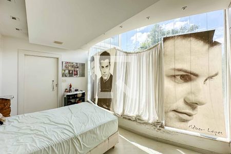 Casa à venda com 700m², 8 quartos e 2 vagasSuíte