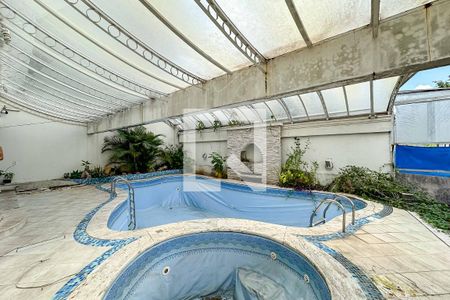 Casa à venda com 700m², 8 quartos e 2 vagasPiscina