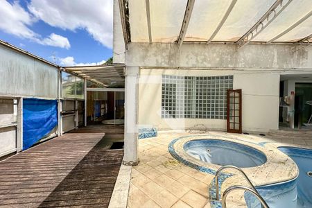 Casa à venda com 700m², 8 quartos e 2 vagasPiscina