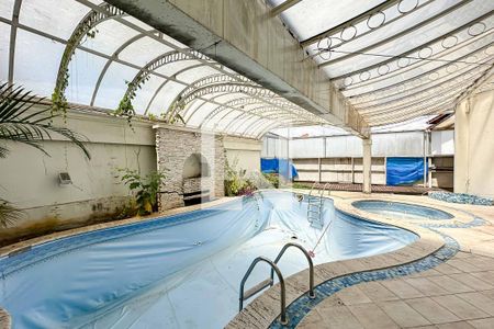 Casa à venda com 700m², 8 quartos e 2 vagasPiscina