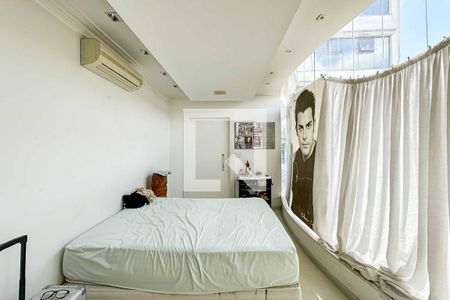 Casa à venda com 700m², 8 quartos e 2 vagasSuíte