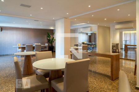 Apartamento à venda com 300m², 3 quartos e 4 vagasÁrea comum - Salão de festas