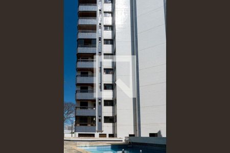 Apartamento à venda com 300m², 3 quartos e 4 vagasÁrea comum - Piscina