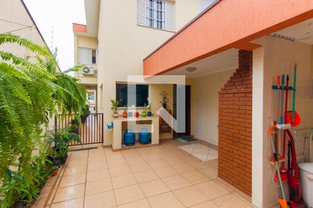 Casa à venda com 215m², 3 quartos e 5 vagasQuintal