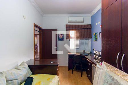 Casa à venda com 215m², 3 quartos e 5 vagasQuarto 2