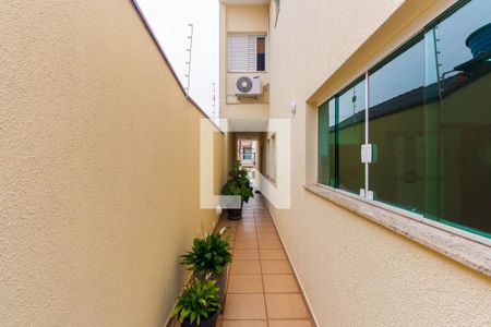 Casa à venda com 215m², 3 quartos e 5 vagasCorredor Lateral