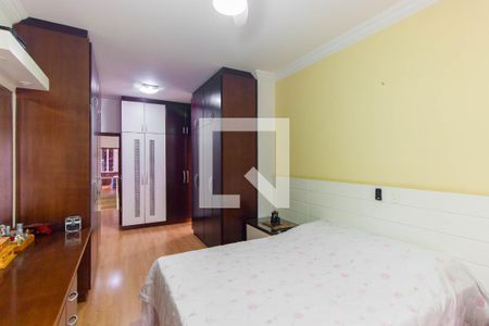 Casa à venda com 215m², 3 quartos e 5 vagasSuíte